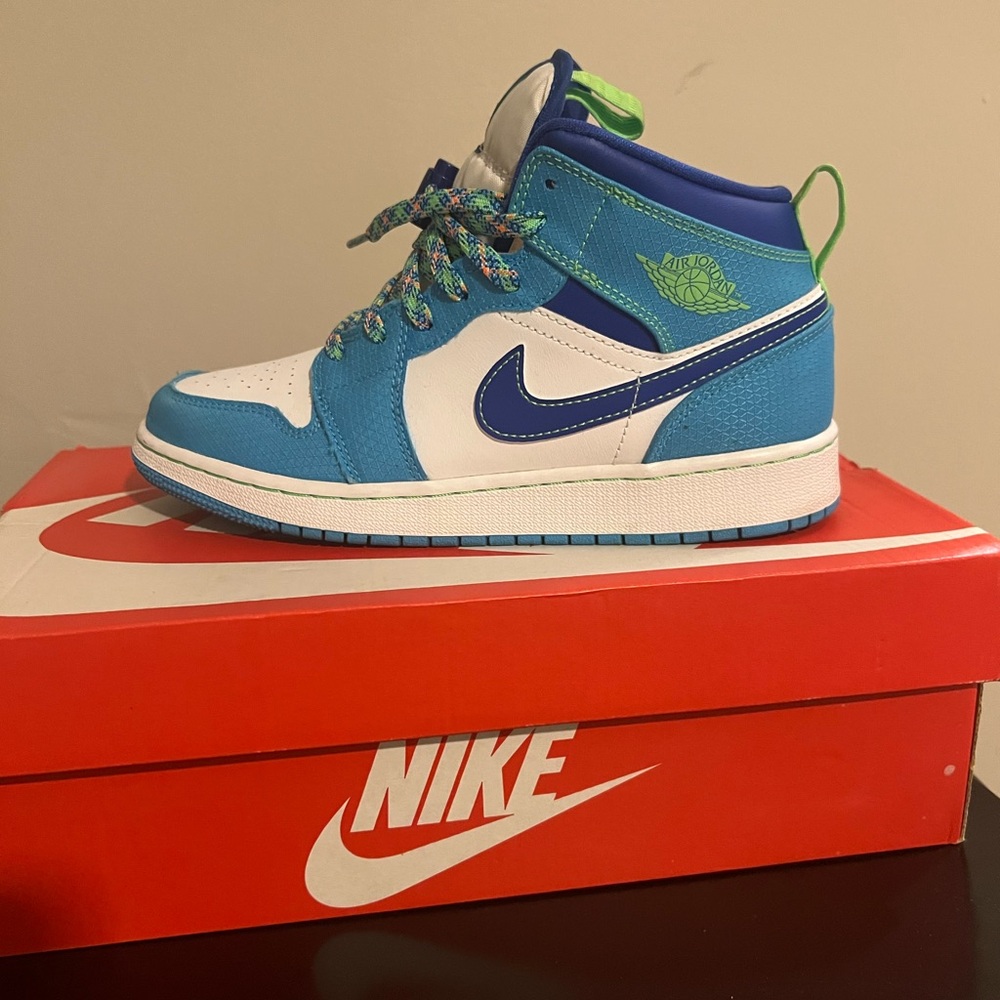 Nike Kids' Blue and Green Sneakers